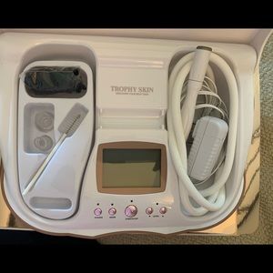 Trophy Skin Microdermabrasion MD